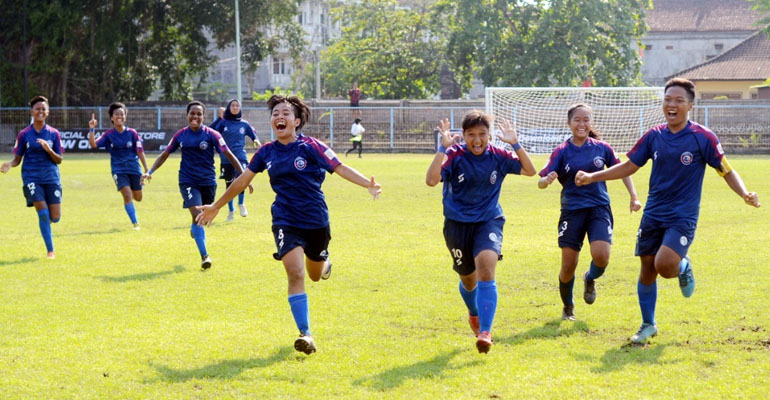 Arema Kodew Makin Edan, Bantai PSM 4-0, Rebut Puncak Klasemen