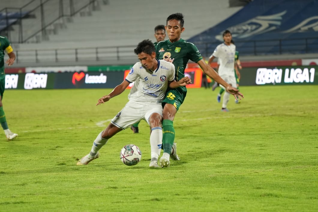 Gagal Menang dari Persebaya, Arema FC Tetap di Puncak Klasemen