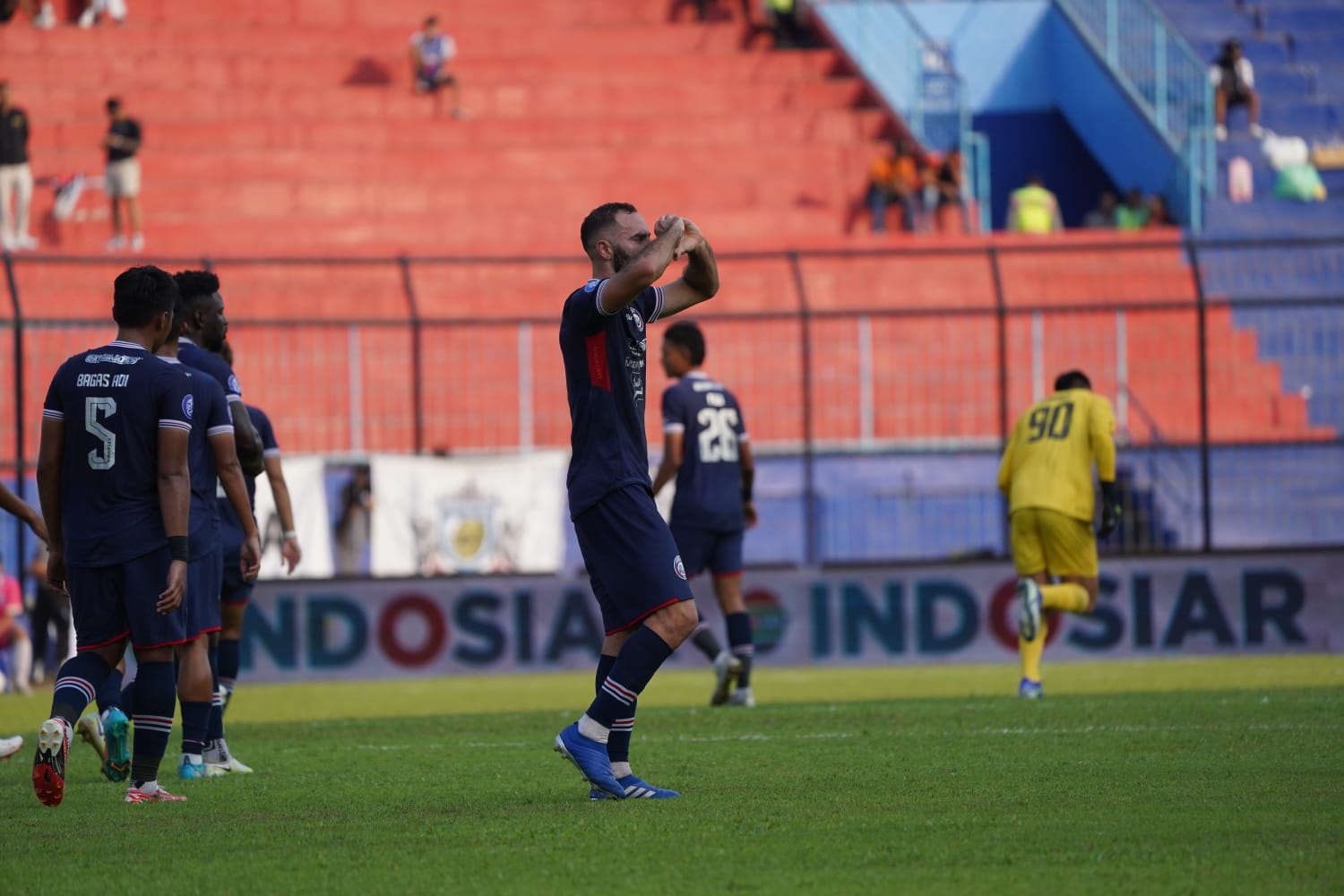 Arema FC Kalahkan RANS Nusantara FC 4-2