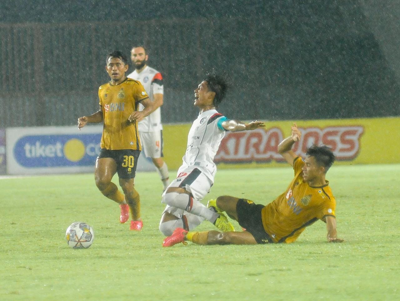  Dominasi Serangan, Arema FC Kalah Tipis dari Bhayangkara FC