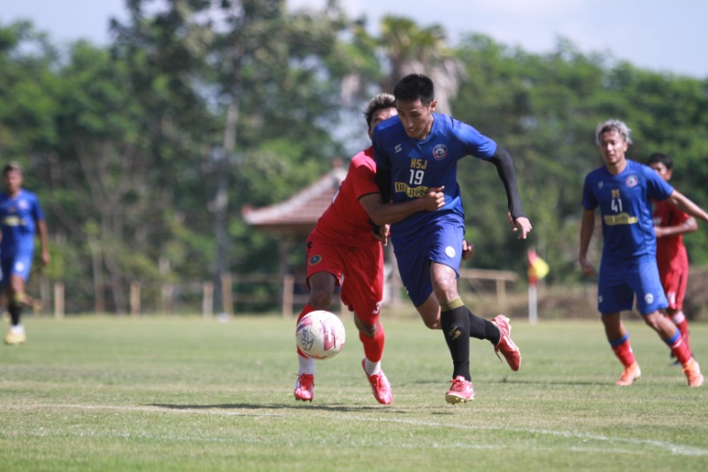 Kalahkan PSHW, Almeida Puji Peningkatan Permainan Arema FC