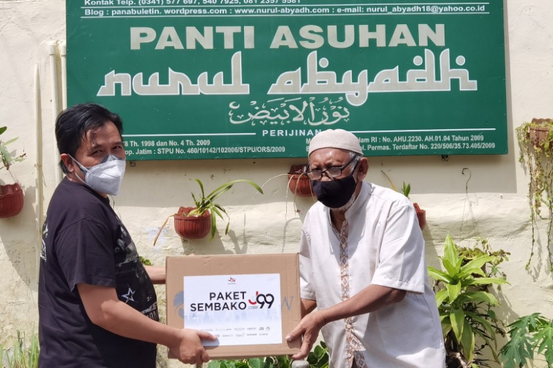 Sambut Pertandingan Pertama BRI Liga 1, Arema FC Berbagi Paket Sembako untuk Panti Asuhan