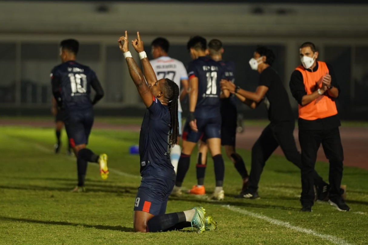 Tiga Gol Arema FC Kalahkan Persela