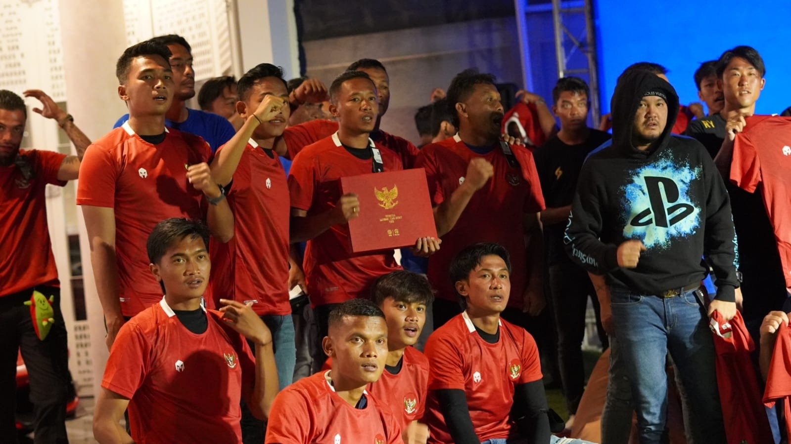 Beri Dukungan untuk  Timnas Indonesia, Arema FC Gunakan Jersey Skuad Garuda Saat Nobar