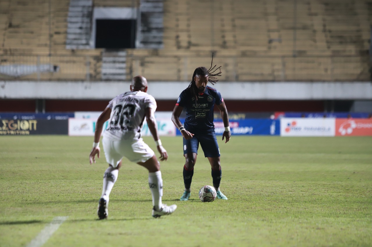 Bermain Imbang atas Bali United, Arema FC Tak Terkalahkan di 12 Pertandingan