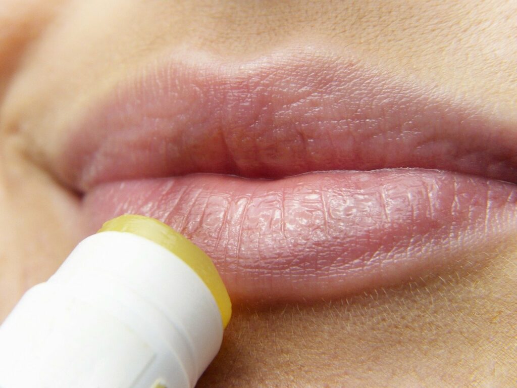 natural lip plumper home remedies