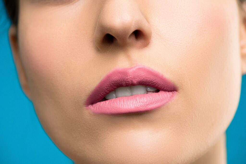 how to lighten dark lips permanently