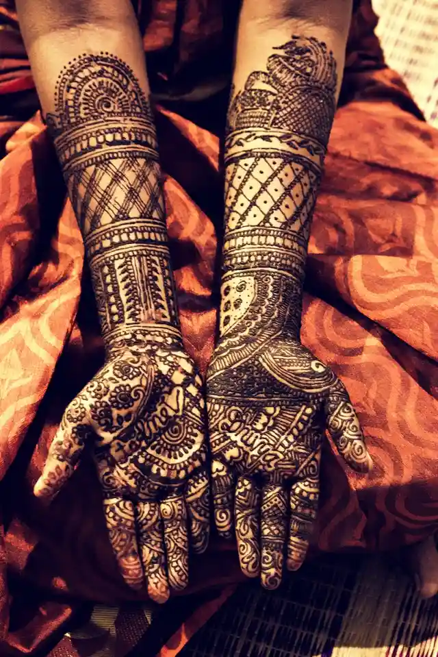 mehndi designs latest