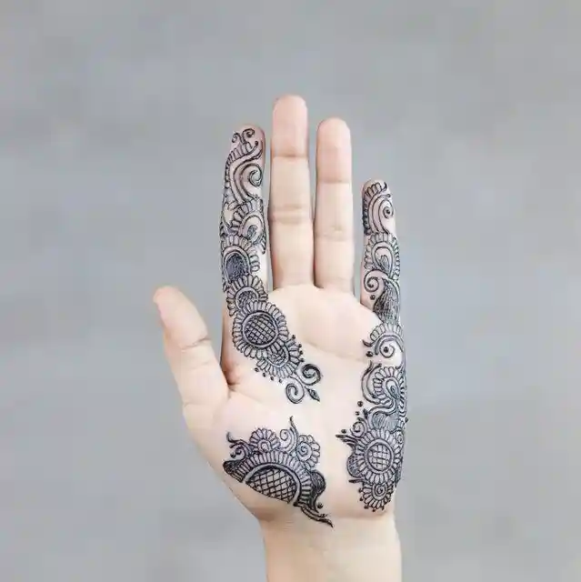 mehndi designs for fingers front side