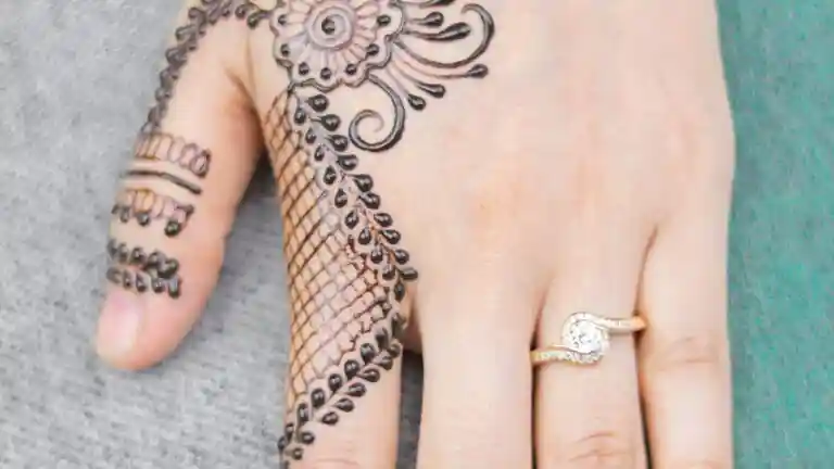 only one finger mehndi design arabic