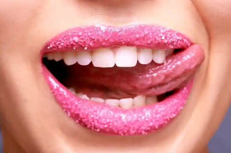 This image has an empty alt attribute; its file name is SIMPLE-SUGAR-LIP-SCRUB.webp